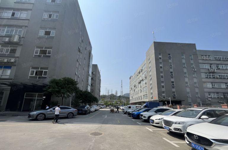 空地超大！宝龙工业园新空出楼上1000平方带现成完好的地坪漆