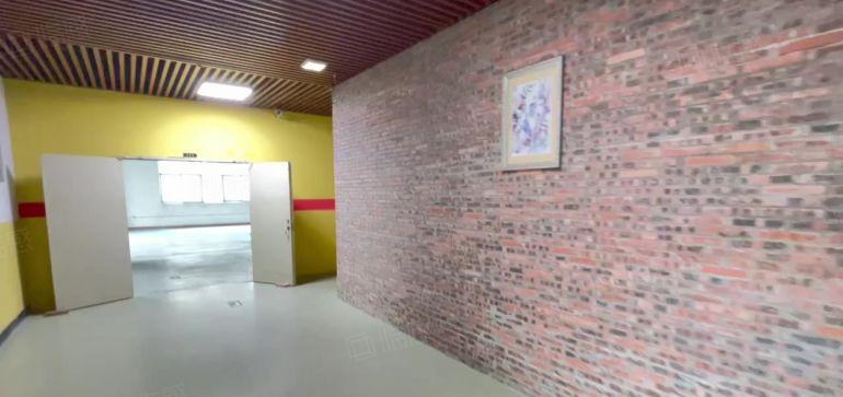 坂田科技城学校旁，楼上厂房，仓库出租