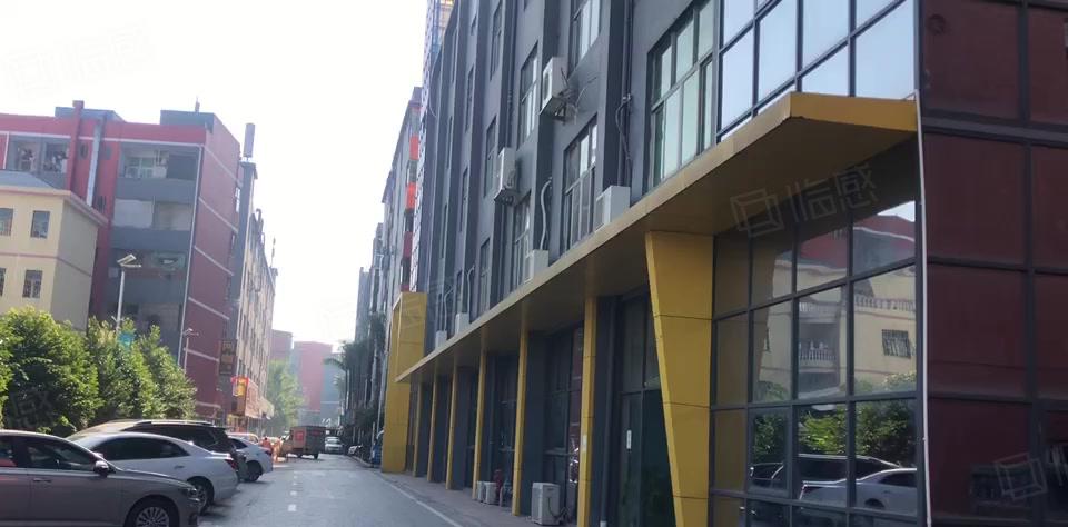 龙岗大型电商园新空出楼上500平方带精装办公室仓库厂房出租