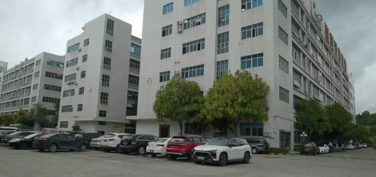 横岗六约工业园区原房东楼上2000平带现成精装修厂房出租！
