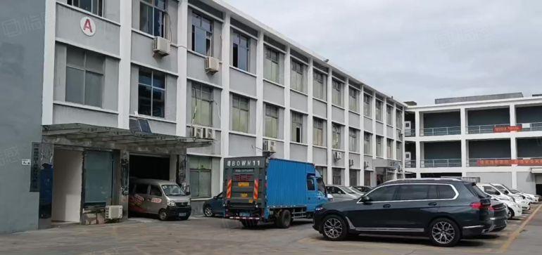 龙岗爱联地铁口附近500平楼上带精装修厂房仓库出租现成办公室