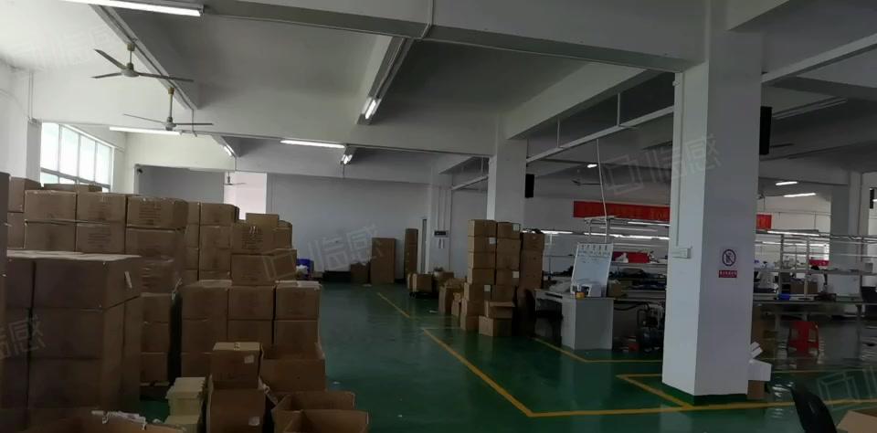 龙岗南联第六工业区原房东红本3楼900平方带装修水电齐可分租