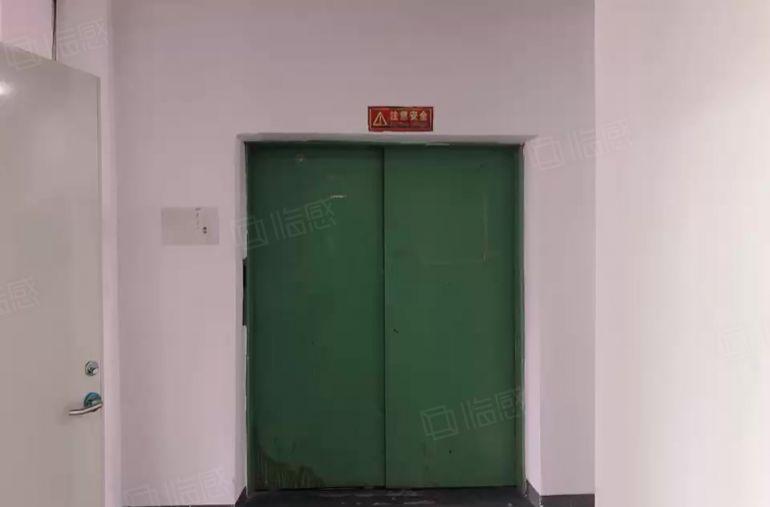 新生集银皮革广场旁280平厂房仓库出租5600元