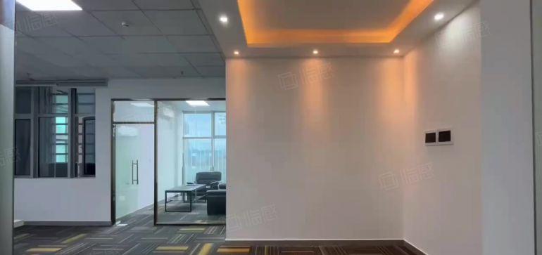 龙岗爱联地铁口旁电商园区楼上精装修办公室仓库80平起分租