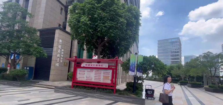 笋盘，宝龙地铁口甲级写字楼200平精装修带家私办公室厂房出租