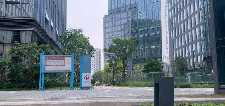 布吉石芽岭地铁站科技园全新红本厂房1800平出租，可分租
