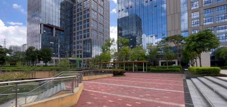 布吉石芽岭地铁站旁科技园新出楼上300平带家私办公室出租