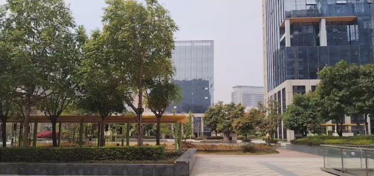 布吉石芽岭地铁站旁科技园楼上500平带装修办公室出租