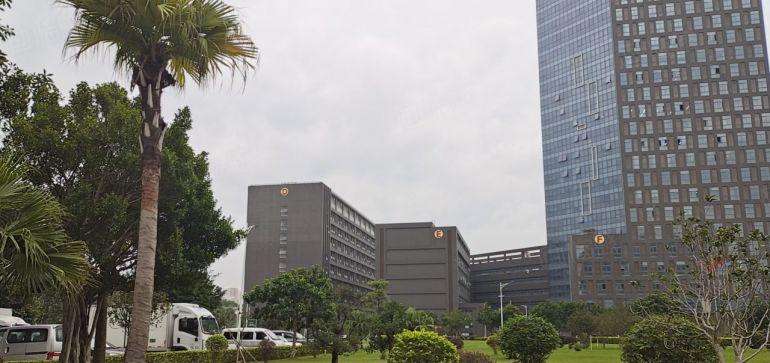 光明大街地铁口新出一二楼原房东3000平精装厂房低价出租！！
