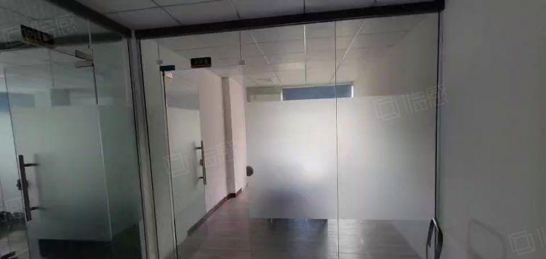 （实际面积出租）原房东厂房公明田寮550平一整层，现成吊机口