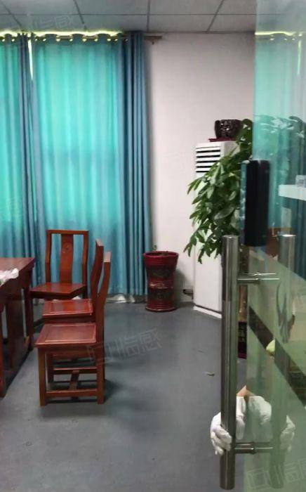 公明甲子塘原CNC厂出租750平（ 现成吊机口，20元一平）