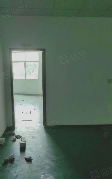 光明公明东坑重工业厂房出租（2楼550平一整层，现成吊机口）