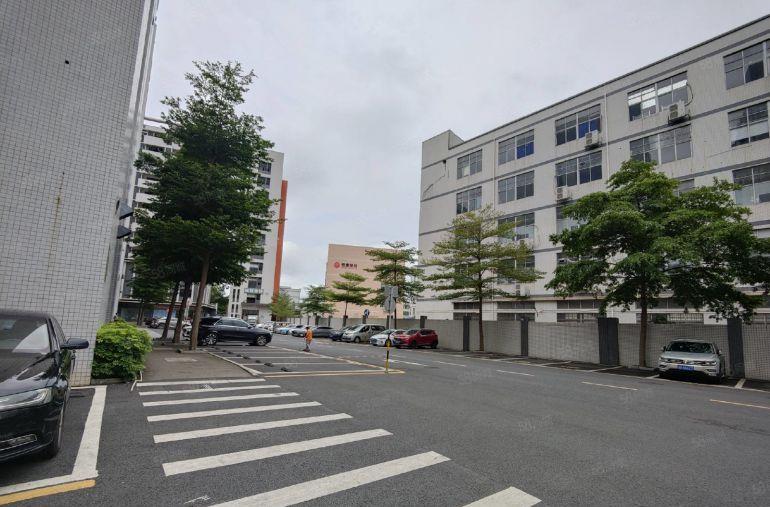 光明南光高速出口，新出楼上精装厂房1580平，带无尘车间