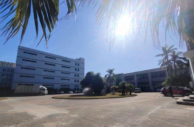 坪山大工业区高速口新出楼上1000平精装修办公室仓库低价出租