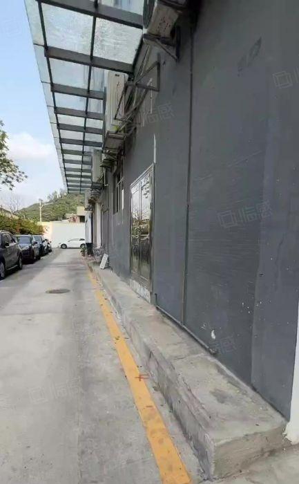 南山西丽地铁口  有一楼厂房517平出租 可以分租一半