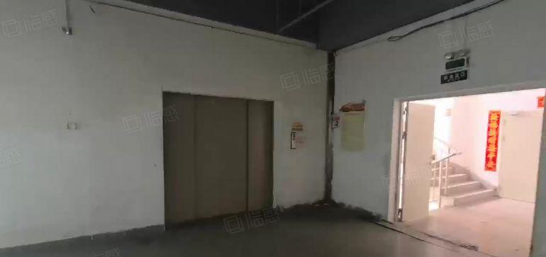 福田区八卦岭工业园区厂房，原房东使用面积高，3吨货梯，空地大