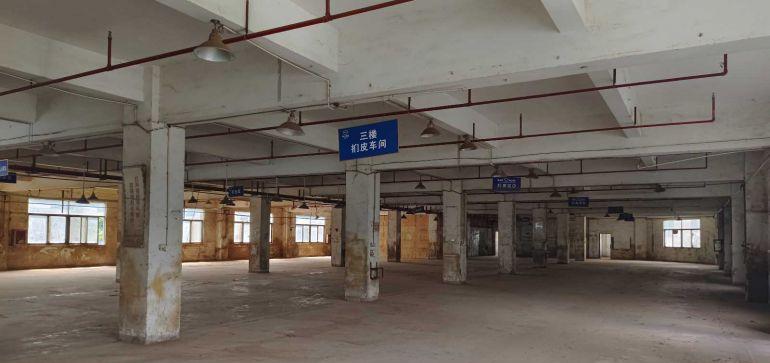 【急】深圳周边东莞市凤岗镇大型厂房出租，房东直租，租金便宜