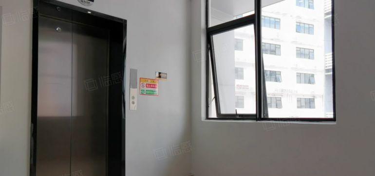 南山科技园旁，地铁口豪装整层2260平带家私，可申请租房补贴
