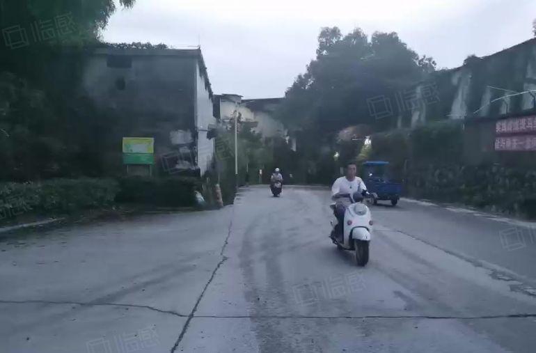 石岩塘头路口松白路旁单一层钢结构厂房高8米8000平厂房出租
