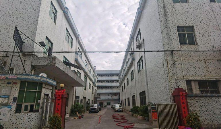 独院厂房，方便停车，三楼800平方，一楼550