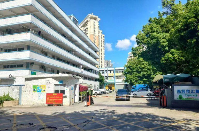 独门独院，交通方便，可进出大车，自带卸货平台