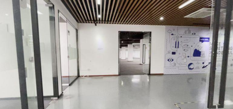 西丽大学城 新出整层精装厂房 2200平  带货梯和客梯