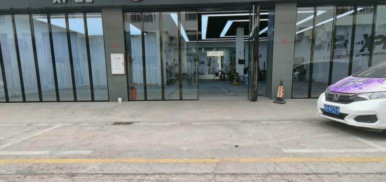 西丽地铁口479平汽车美容店出租 无转让费 可分租