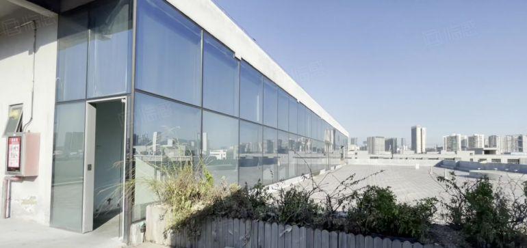 南山区新出楼顶带天台731平 行业不限